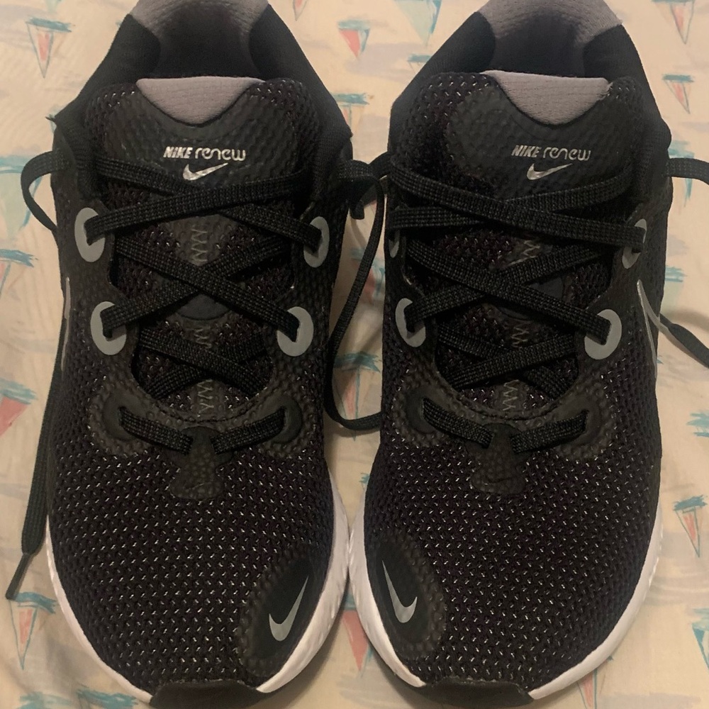 Nike  renew size 10,  color black and gray
